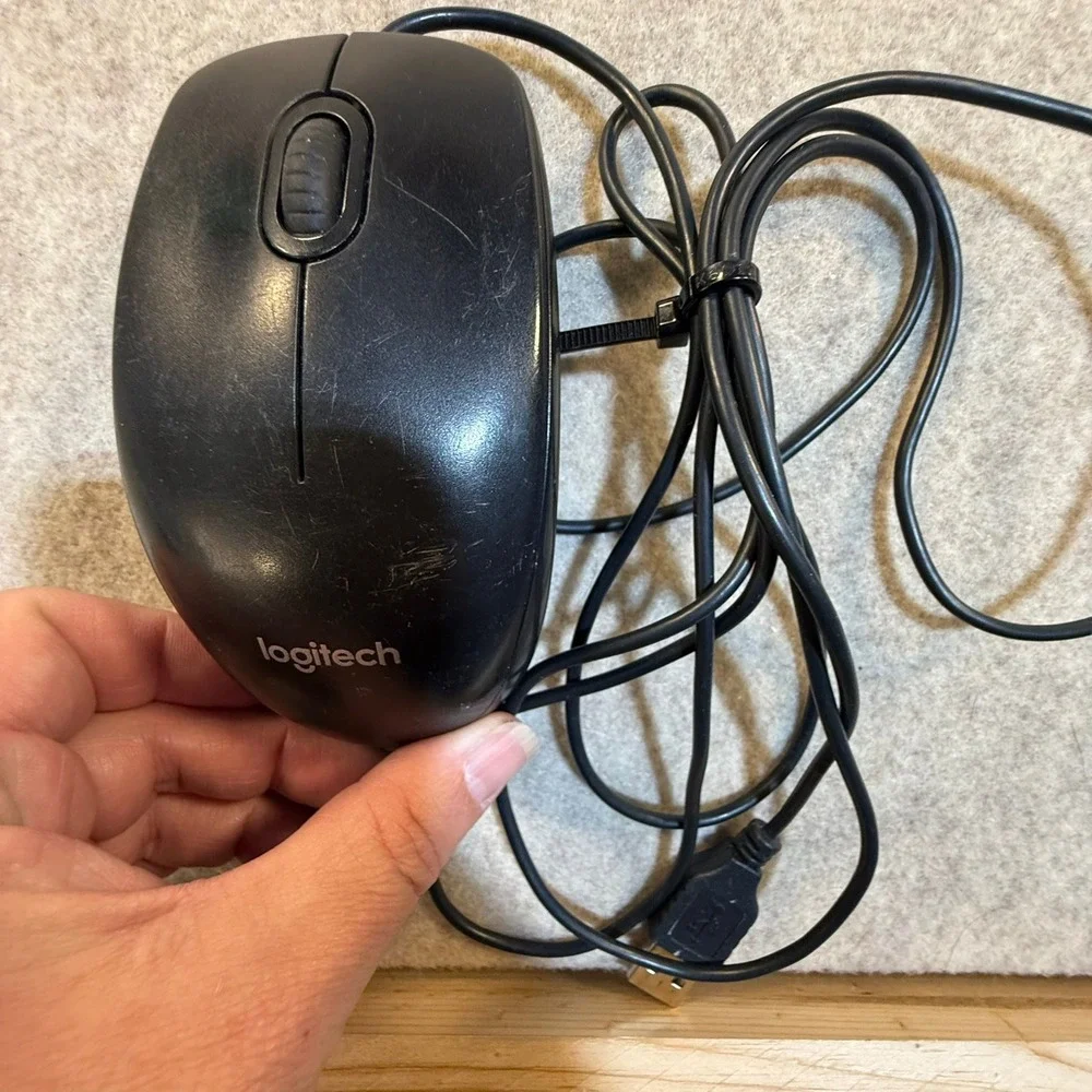 Logitech B100 Optical USB Wired Mouse Black M-U0026 3-Button Ambidextrous 800